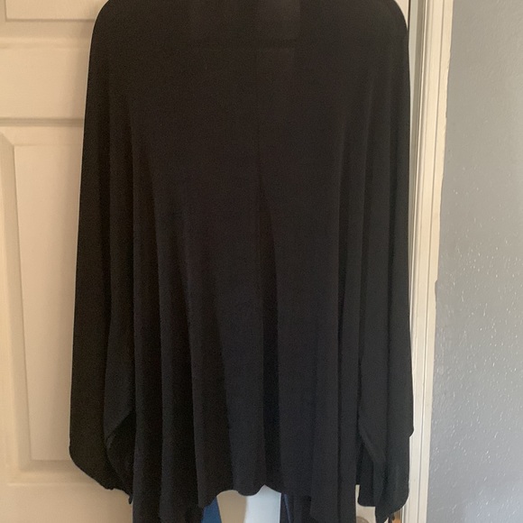 Pretty top flattering top - Picture 3 of 5